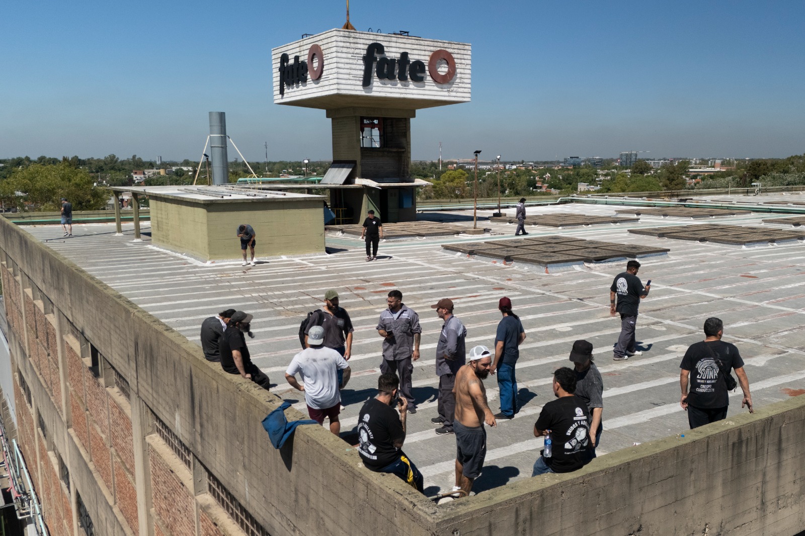 toma de fábrica de una minoria marginal, sin presencia de la base
